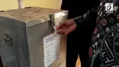 Wakil Wali Kota Tasikmalaya temukan kotak suara tak bersegel dan bukan produk resmi KPU yang akan digunakan sebagai alat pencoblosan pada pilkada serentak.