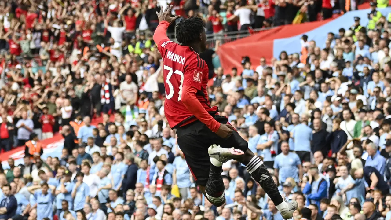 Kobbie Mainoo - Manchester City Vs Manchester United di final Piala FA 2023/2024
