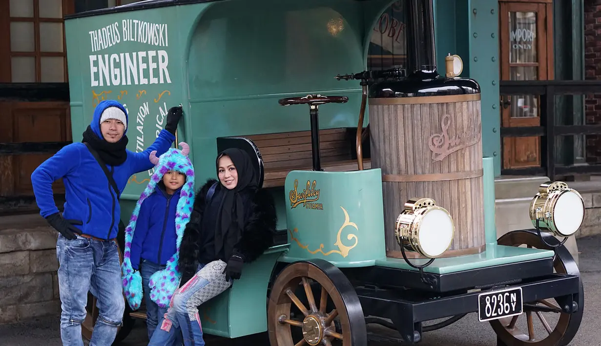 "Selain berfoto di kaki gunung Fuji, kemarin kita juga mencoba untuk main ski. Tapi gue sempat tergelincir. Pokoknya seru banget liburan ke beberapa tempat di Jepang," ujar Denny Cagur kepada wartawan, baru-baru ini dilansir dari Liputan6.