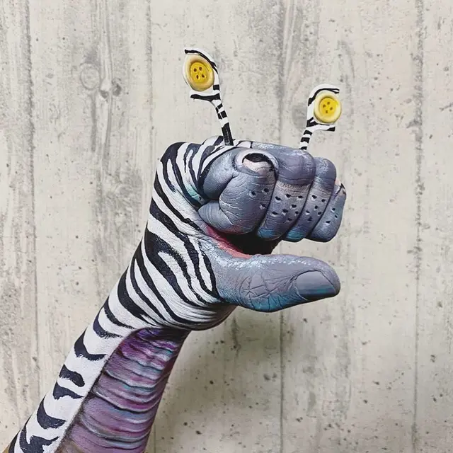 Pria Ini Lukis Tangannya Bak Monster Hasilnya Menakjubkan. (Sumber: Instagram/amazing_jiro)