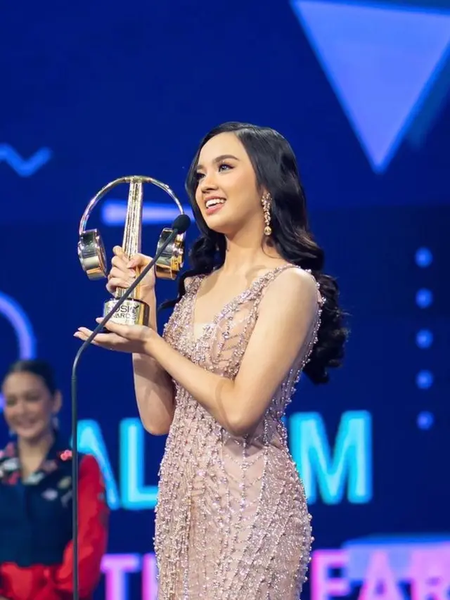 Lyodra memenangkan Album of the Year di Indonesia Music Awards 2021