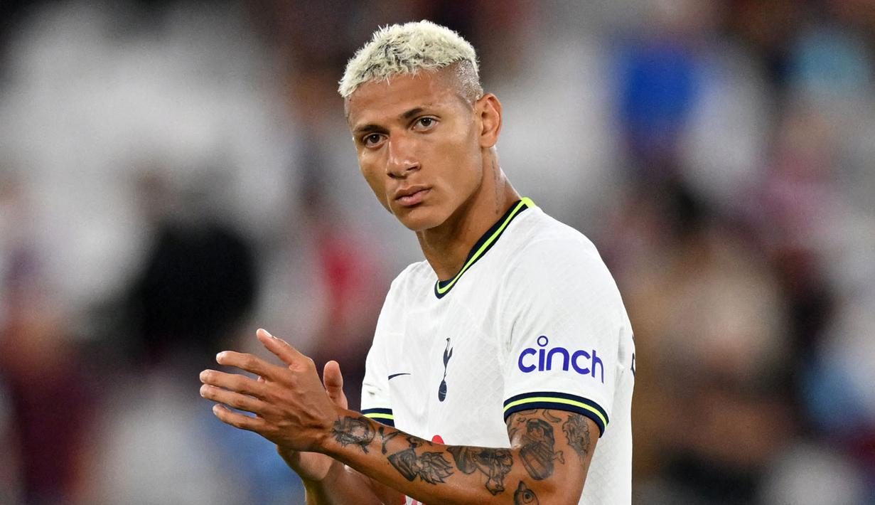 <p>Richarlison diboyong Tottenham Hotspur dari Everton pada bursa transfer musim panas 2022 dengan harga 58 juta euro. Hingga pekan ke-13, pria asal Brasil ini belum mampu mencetak satupun gol untuk The Lilywhites. Ia baru mencetak 3 assist dari 9 penampilannya sejauh ini. Sementara itu, Richarlison telah dipercaya tampil sebanyak 4 kali di Liga Champions dan telah menorehkan 2 gol. (AFP/</p>