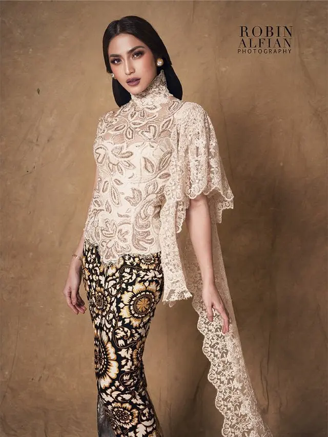 6 Potret Jessica Iskandar Pakai Kebaya, Tampil Anggun dan Memesona