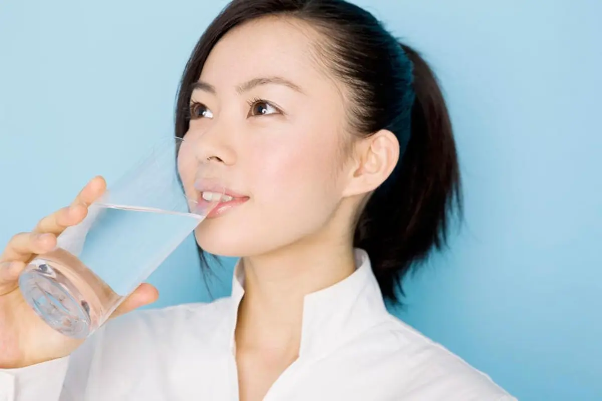 Banyak Minum Air Putih Bantu Turunkan Berat Badan