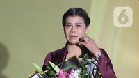 Chairwoman Asosiasi Energi Surya Indonesia (AESI) – Penerang Desa Terpencil dengan Energi Surya, Mada Ayu Habsari saat memberikan keterangan usai menerima Anugerah Perempuan Hebat 2025 kategori Energi Terbarukan pada ajang penghargaan tahunan Anugerah Liputan6 2025 di The Hall, Lantai 8 SCTV Tower, Senayan, Jakarta, Kamis (16/10/2025). (Liputan6.com/Helmi Fithriansyah)