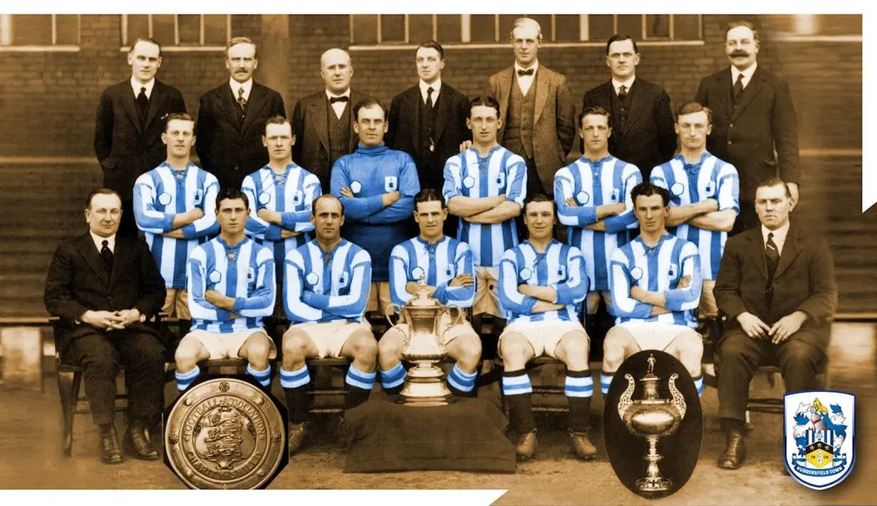 Huddersfield Town yang saat ini tengah berkompetisi di EFL Championship alias kompetisi kasta kedua di sepak bola Inggris menjadi klub pertama yang mampu menjuarai Liga Inggris tiga musim berturut-turut. Tiga musim tersebut adalah mulai 1924/1925 hingga 1926/1927. Setelah tiga gelar tesrsebut, Huddersfield tak pernah lagi menjadi kampiun Liga Inggris hingga kini. (htafc.com)