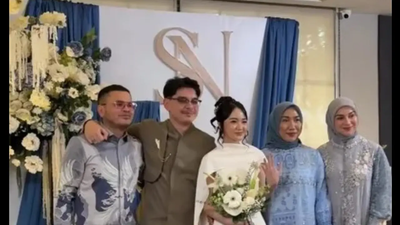 Penampilan Irish Bella saat Dampingi sang Adik Melamar Kekasihnya. [@_irishbella_]