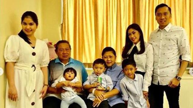 Doa dan Karangan Bunga untuk Ibu Ani yang Dirawat Akibat 