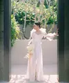 Jessica Mila memilih gaun putih rancangan Jeffry Tan sebagai dress finale dalam rangkaian pernikahannya. [Foto: Instagram @jscmila]