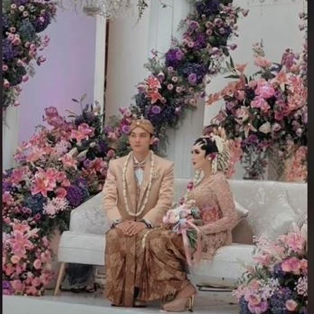 Pengantin Minta Dibuatkan Dekorasi Pernikahan Berkonsep Jawa-Korea, Bagaimana Hasilnya?