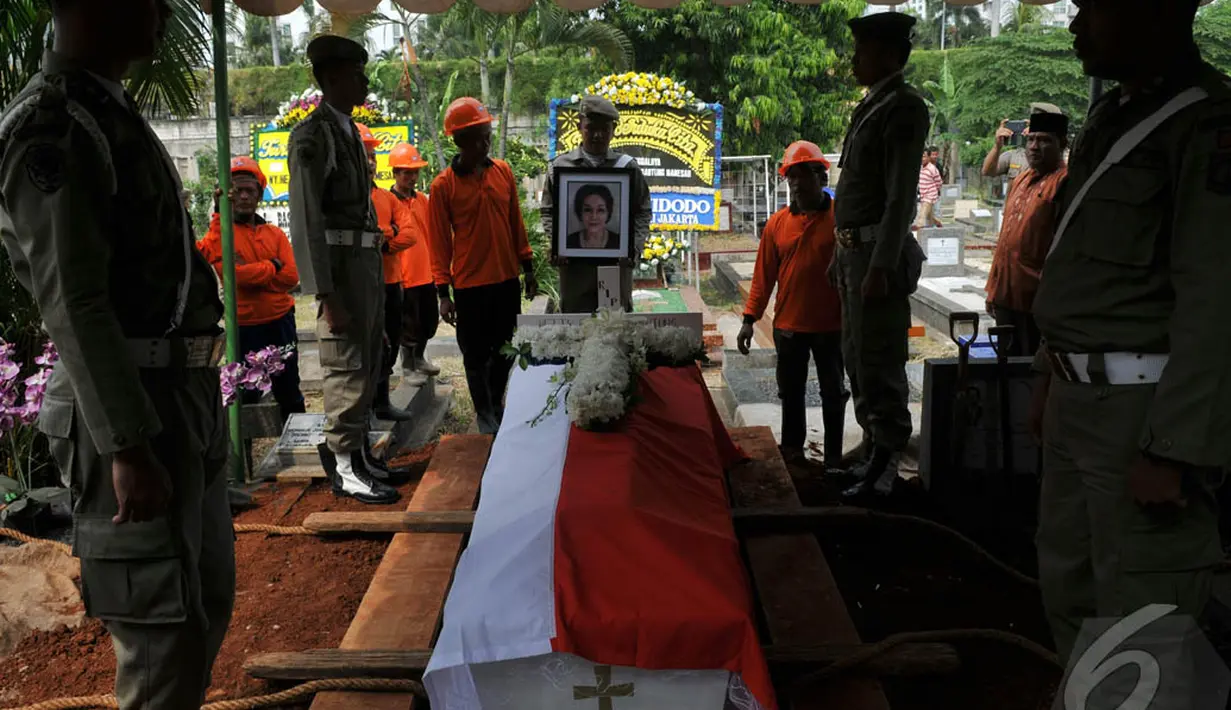 Ia pernah menceritakan bahwa suaminya tak mendapatkan uang pensiun. Baru pada tahun 1980 ia mendapat uang pensiuan sebesar 850 ribu, Jakarta, Jumat (5/9) (Liputan6.com/Johan Tallo)