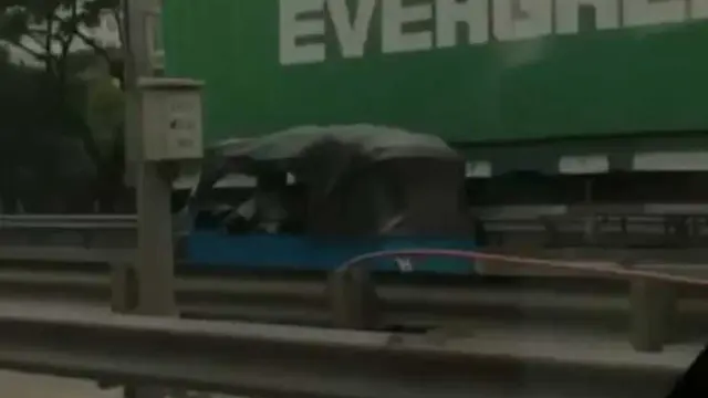 Pengemudi bajaj masuk tol dan melawan arah di Tol Cakung (IG Jakarta.Terkini)