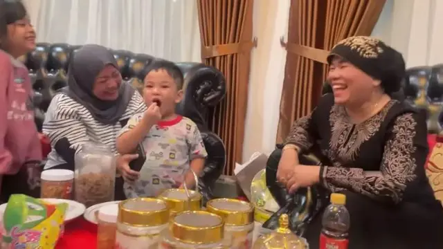 6 Momen Puput Mantan Istri Doddy Sudrajat Jenguk Gala Sky, Disambut Hangat