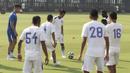 Suasana latihan ringan para punggawa Persib jelang laga melawan Martapura F.C di Alun-alun Kota Bandung, Jawa Barat, Kamis (10/9/2015). (Bola.com/Vitalis Yogi Trisna)