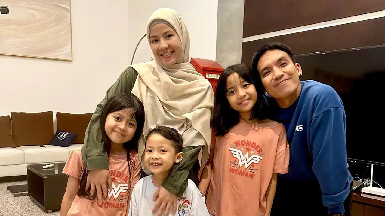 Momen Natasha Rizky dan Desta Rayakan ulang tahun Miguel yang ke-5. [Foto: Instagram/desta80s]