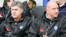 Portsmouth Manager Paul Hart (R) sits with his assistant Brian Kidd (L) prior the Premier League football match between Portsmouth FC and Manchester City FC at Fratton Park, on February 14, 2009. AFP PHOTO / Geoff Caddick.