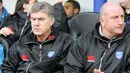 Portsmouth Manager Paul Hart (R) sits with his assistant Brian Kidd (L) prior the Premier League football match between Portsmouth FC and Manchester City FC at Fratton Park, on February 14, 2009. AFP PHOTO / Geoff Caddick.