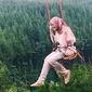 Ayunan "Sky Swing" The Lodge Maribaya (instagram @shasqiasyahnaz)