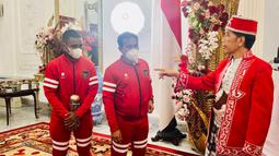 Jokowi juga meminta Iqbal Gwijangge dan kawan-kawan untuk menjaga kinerjanya agar tak menurun. (Biro Pers Sekretariat Presiden)