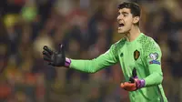 Kiper Belgia, Thibaut Courtois, memberikan instruksi saat laga kualifikasi Piala Dunia melawan Bosnia Herzegovina di Stadion King Baudouin, Brussels, Jumat (7/10/2016). (AFP/John Thys)