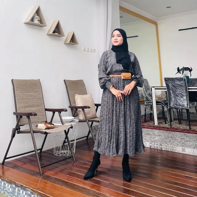 Elly Sugigi Adopsi Anak, Ini 6 Potret Ocha Piliang Putri Angkatnya