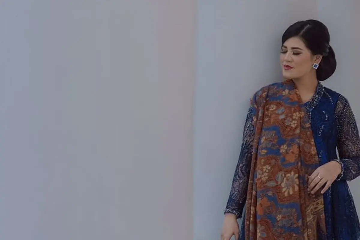 [Bintang] Pamer Kehamilan, Ini 8 Foto Cantik Kahiyang Ayu di Istana Bogor