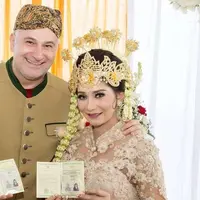 Baby Margaretha resmi dinikahi Christian Bradach, Minggu (1/4/2018) [foto: instagram.com/dany_concetta]