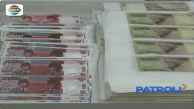 Petugas juga menemukan mata uang asing dalam bentuk Dollar Singapura dan Brazil.