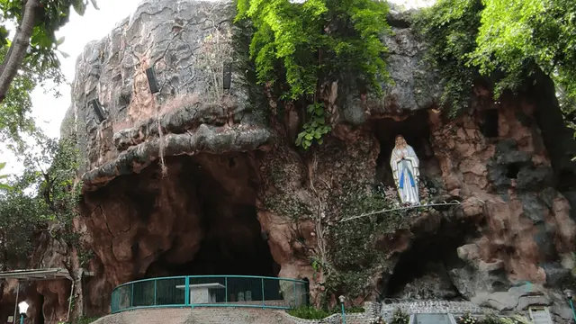 Tempat Wisata di Kediri Gua Maria Lourdes Pohsarang.