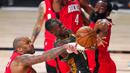 Pebasket Houston Rockets, P.J. Tucker, berebut bola dengan pebasket Oklahoma City Thunder, Dennis Schroder, pada laga NBA, Selasa (1/9/2020). Oklahoma City Thunder menang 104-100 atas Houston Rockets. (AP Photo/Mark J. Terrill)