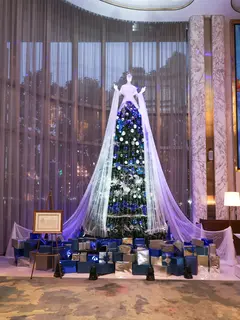 Intip kemewahan couture khas Tex Saverio dalam rupa pohon Natal (InterContinental Jakarta Pondok Indah)