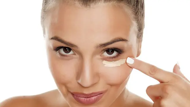 Tutorial Makeup Sembunyikan Lingkaran Hitam di Sekitar Mata