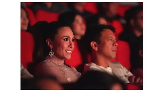 5 Potret Kebersamaan Ariel NOAH dan Wulan Guritno, Dikabarkan Berpacaran