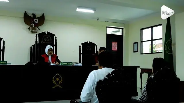 Dua caleg terdakwa kasus money politic di Semarang divonis bebas oleh hakim. Putusan ini membuat jaksa protes dan mengajukan banding.