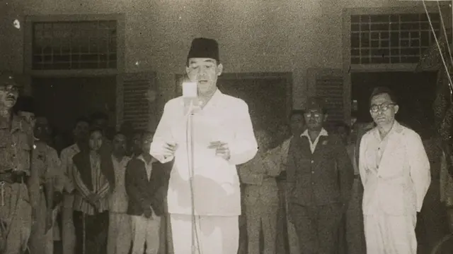 Bung Karno saat  membacakan Proklamasi Kemerdekaan Indonesia pada 17 Agustus 1945. (Istimewa)