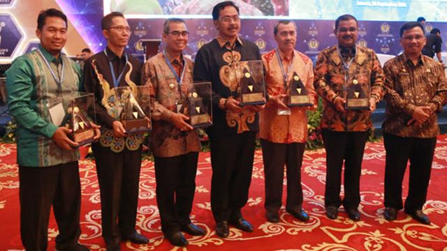 Raih 5 Kali WTP Berturut-turut, Bupati Siak Kembali Terima Penghargaan dari Menkeu