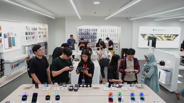 Antrean pre-order iPhone 15 series di iBox Central Park