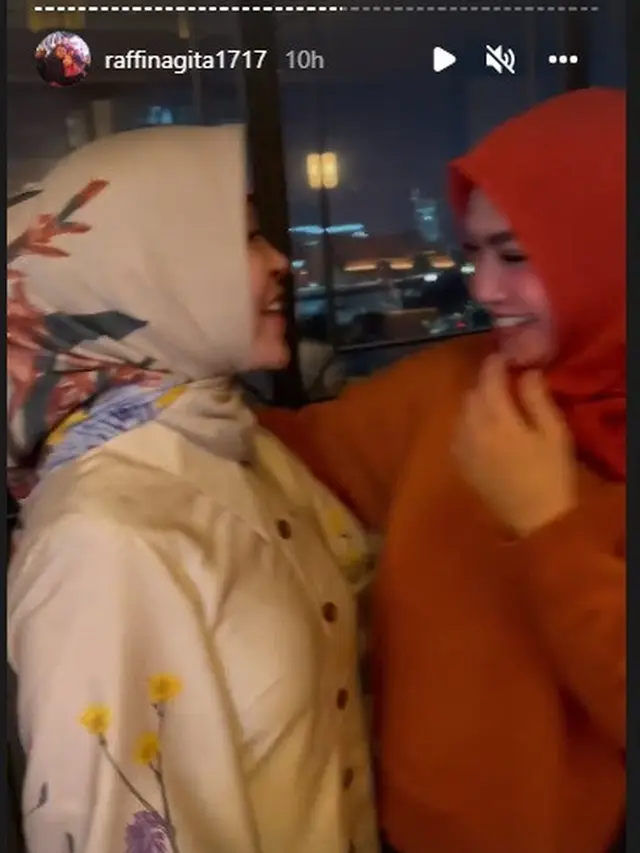 Rieta Amilia merayakan ulang tahun yang ke-60 (Foto: Instagram/@raffinagita1717)