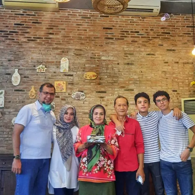 Ulang Tahun ke-70, Ini 8 Potret Transformasi Leily Sagita yang Awet Muda
