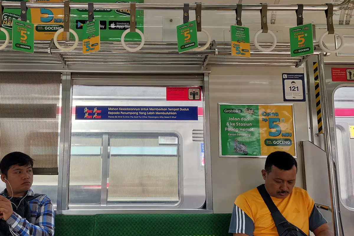 Kementerian Perhubungan dan PT Kereta Api Indonesia melalui KCI menghadirkan beberapa layanan khusus disabilitas di KRL dan stasiun