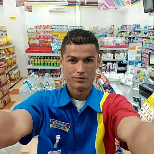 6 Editan Foto Jika Cristiano Ronaldo Jadi Pedagang di Indonesia Ini Kocak