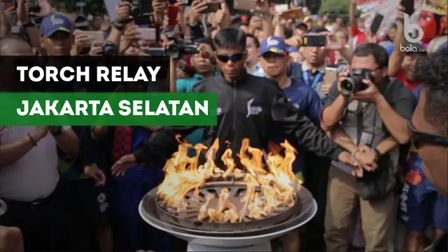 Api obor Asian Games 2018 tiba di Pasar Minggu, Jakarta Selatan. Api obor itu sebelumnya singgah di Kota Bogor sebelum dibawa ke Jakarta.