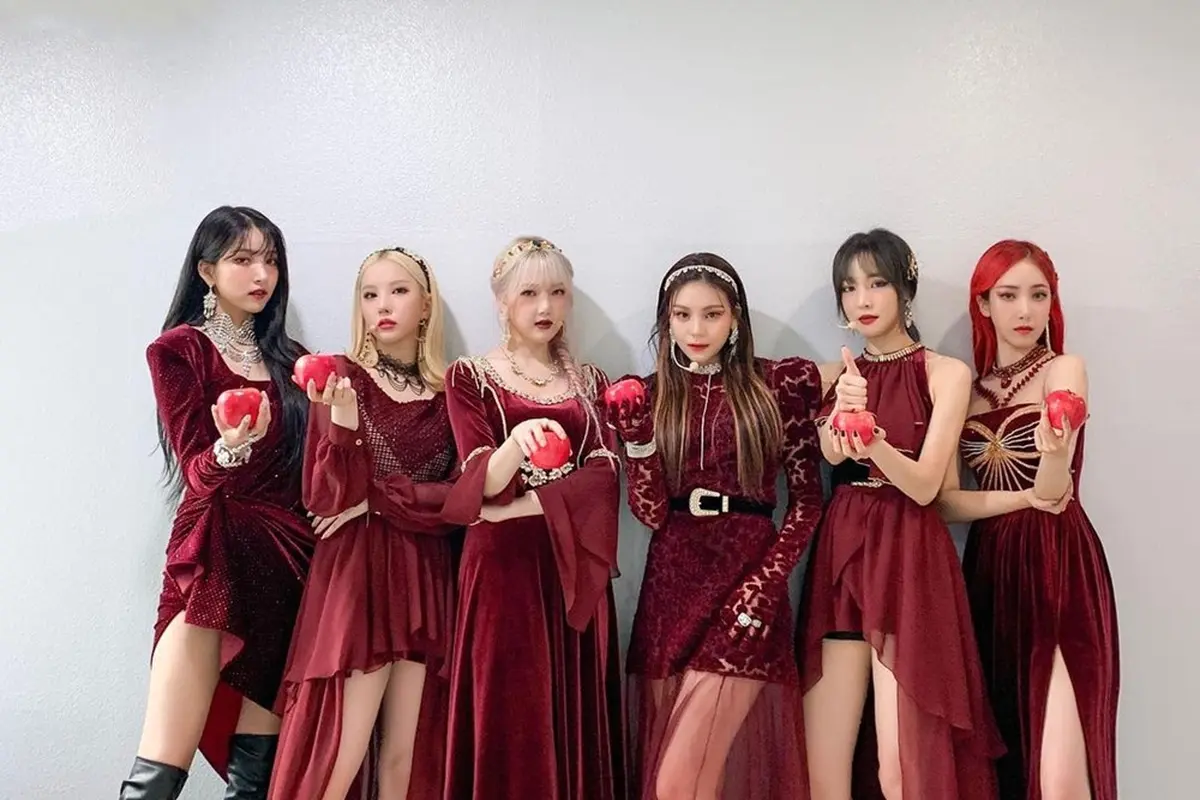 Ide Busana Bernuansa Merah ala Idol Korea, Inspirasi Adu Gaya Virtual Saat Imlek Tiba
