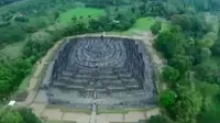 Tak hanya Borobudur, Punthuk Setumbu dan Gereja Ayam kini juga dilirik oleh para pelancong di Yogyakarta.