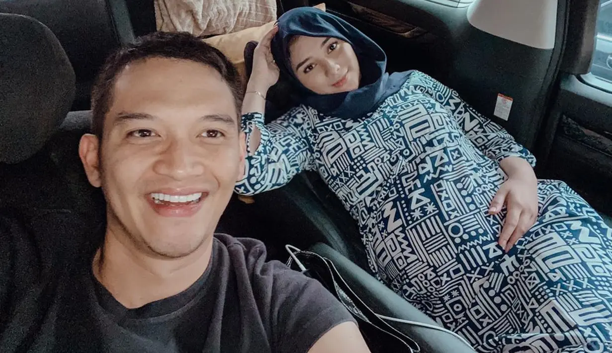 Tinggal menghitung hari untuk Citra Kirana dan Rezky Aditya kedatangan anak pertama mereka yang kini berada di kandungan Citra Kirana. Kehamilan yang semakin membesar pertanda hari persalinan sebentar lagi. (Instagram/citraciki)