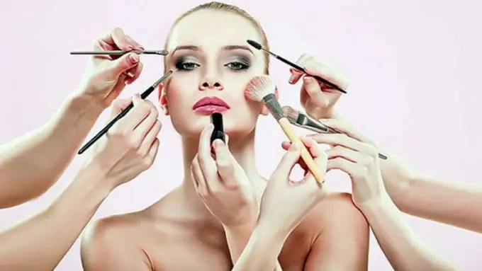 Sederet Transformasi Tutorial Makeup yang Bikin Pangling