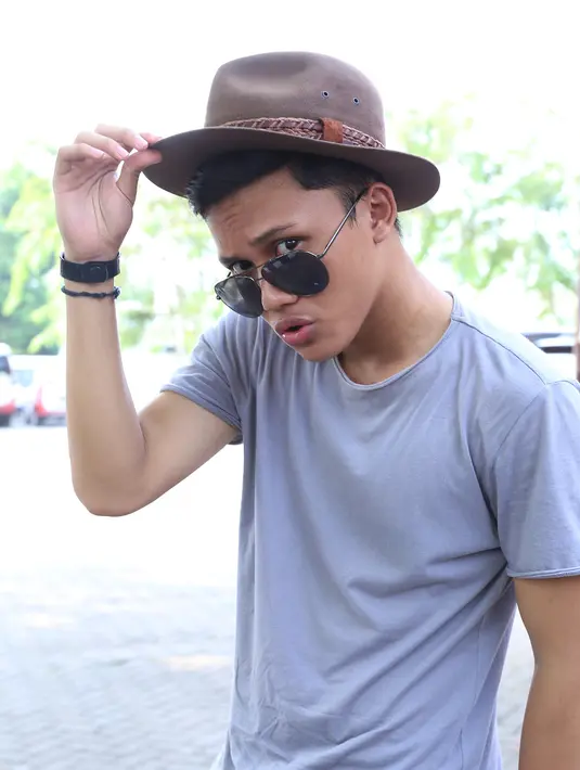 Satu cita-cita mulia Rizky seiring kiprahnya di dunia entertainment mulai diakui, ia ingin memberangkatkan kedua orang tuanya naik haji. Rizky ingin membuat orang tuanya bangga. (Galih W. Satria/Bintang.com)