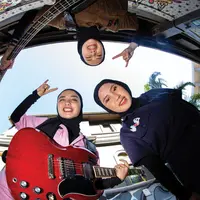 Bersama The Paranoyds, Little Simz, Hi-Tech hingga Nelly Morville dan Zion Wright dalam kampanye terbaru Old Skool.