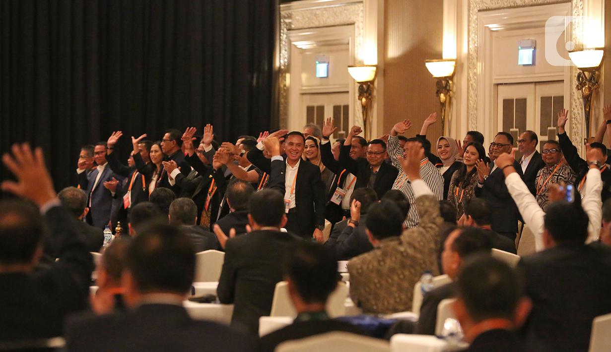 Calon Ketua Umum PSSI Periode 2019-2023 Mochamad Iriawan alias Iwan Bule menghadiri Kongres Luar Biasa (KLB) Pemilihan PSSI di Jakarta, Sabtu (2/11/2019). Agenda utama KLB PSSI ini adalah memilih ketua umum, dua wakil ketua umum, dan 12 orang komite eksekutif (exco). (Liputan6.com/Herman Zakharia)