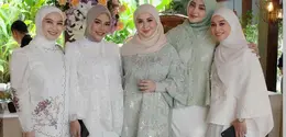 Geng Mamayu Hadir di Siraman dan Pengajian Syifa Hadju. [@aurelie.hermansyah]